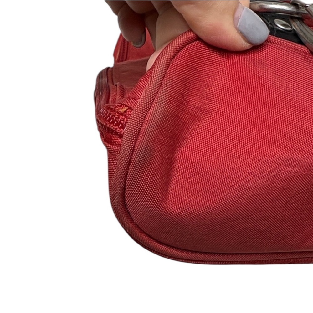 Baggallini Metro Red Convertible Sling Backpack BLEMISH - Picture 3 of 7